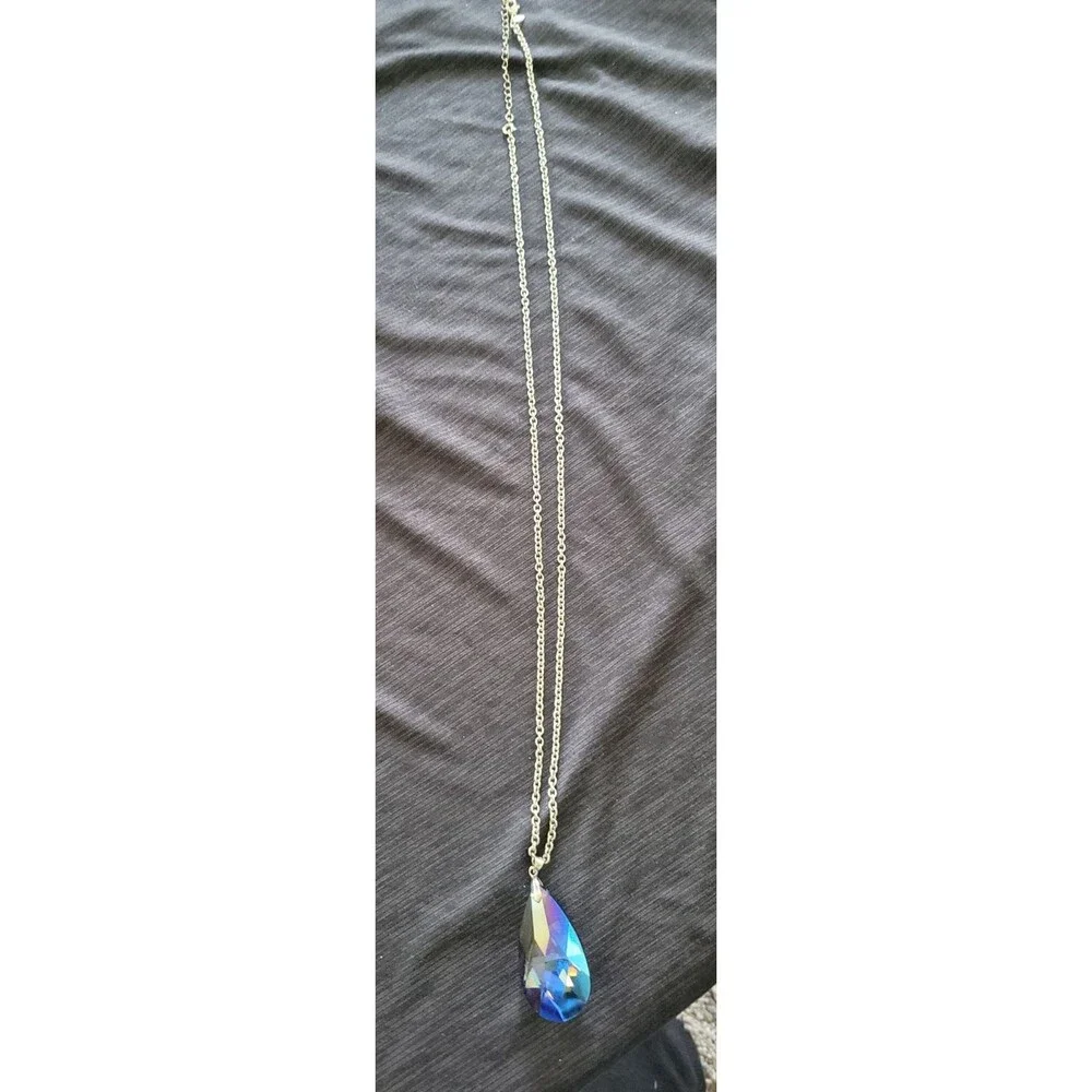 Avon NWT Blue purple acrylic crystal necklace faceted teardrop pendant. - Picture 4 of 6